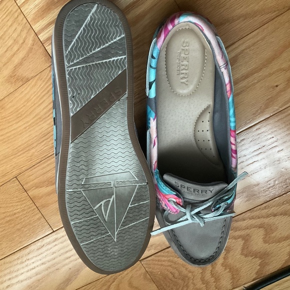 Sperry Boat  shoes  for women. Size 8.  Leather upper and pink floral fabric. - Picture 6 of 6